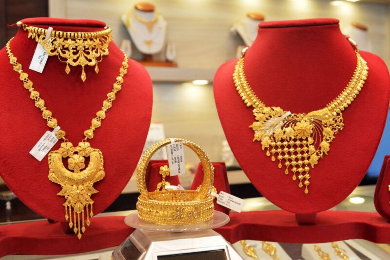 Gold prices drop again! Check rates in Mumbai, Bengaluru, Chennai, New Delhi, Kolkata on October 27