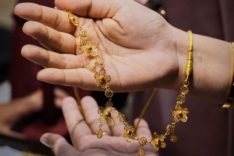 Buying gold this festive season? Know how to check purity and hallmark before you shop