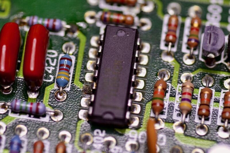 Dixon Tech Q2 Results: Net profit surges 81% YoY to ₹746 crore; margins expand to 3.8%