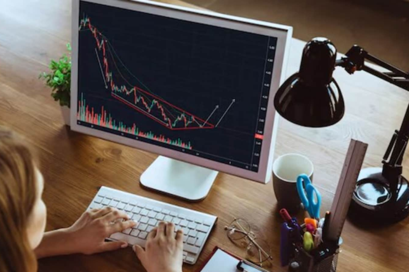 Crypto’s Record Selloff Sparks Intrigue Over Who Got Wiped Out